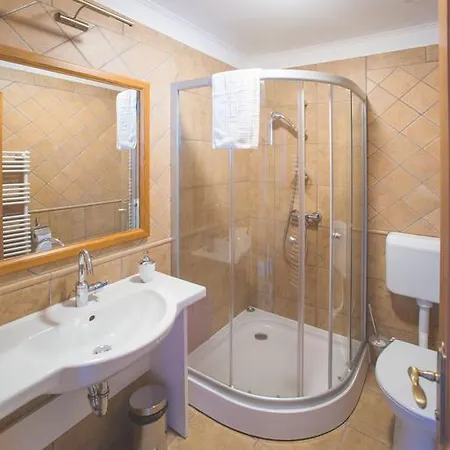 Bed & Breakfast Juhfark és Borház Balatoncsicso
